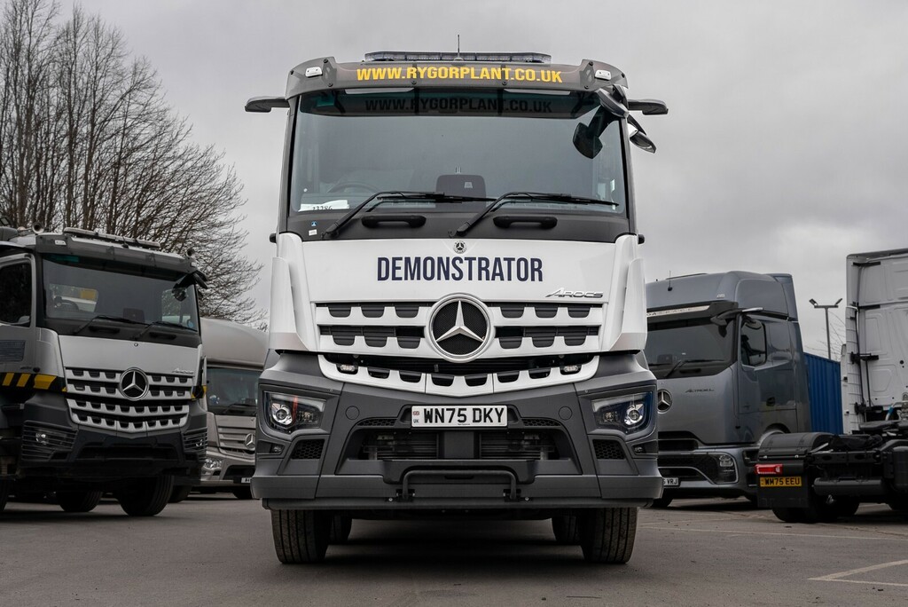 Mercedes-Benz 3246L 8X2 Beavertail WN75DKY White #2