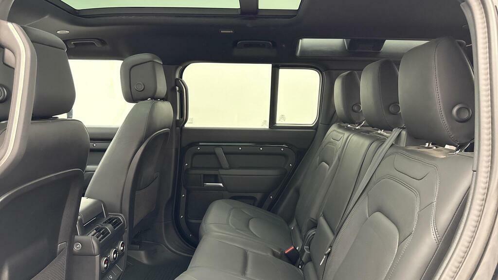Land Rover Defender 110 3.0 D350 X-dynamic Hse Black #4