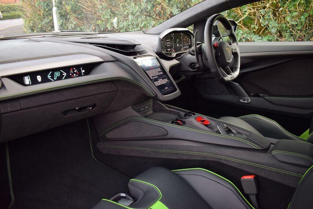 Lamborghini Revuelto 6.5 V12 Hpev Std  #19