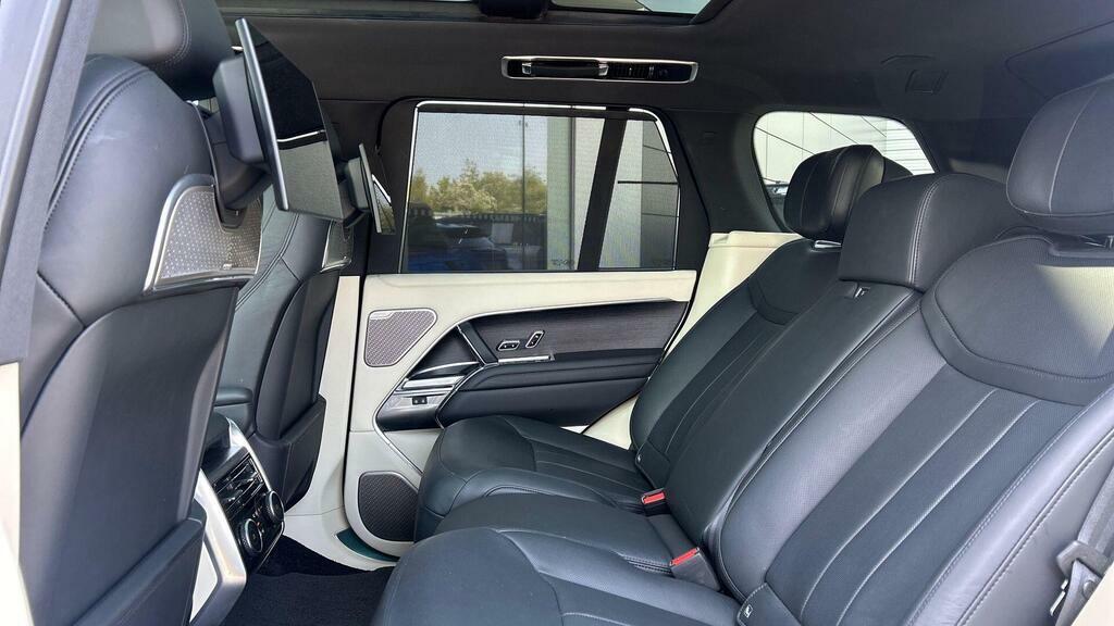 Land Rover Range Rover 3.0 P550e 38.2Kwh Suv Plu Black #4