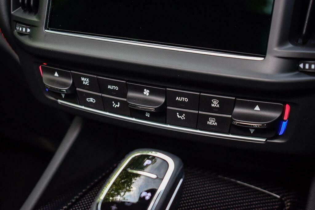 Maserati Levante V6 Modena  #25