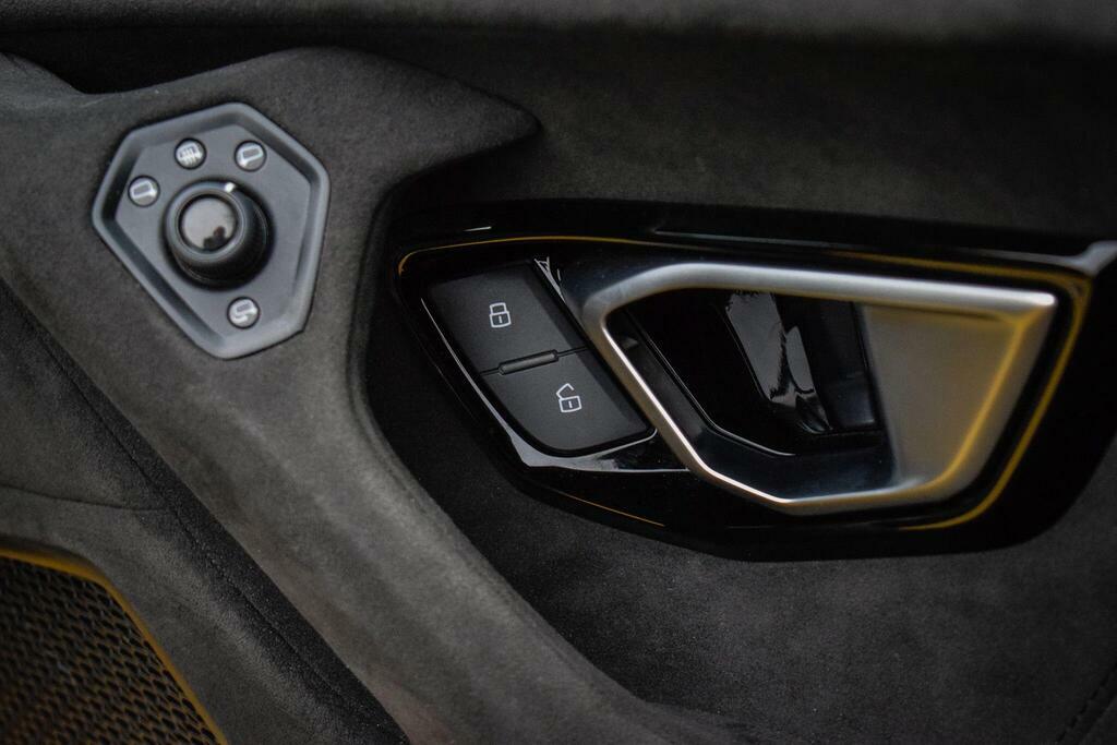 Lamborghini Huracan Sterrato Black #20