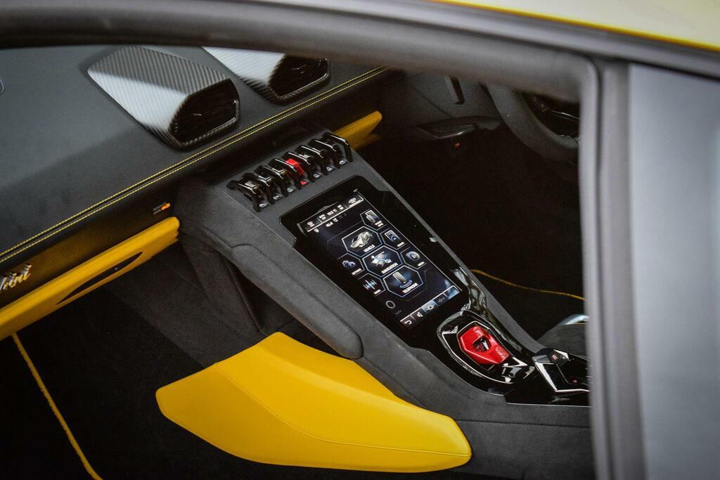 Lamborghini Huracan Sterrato Black #28