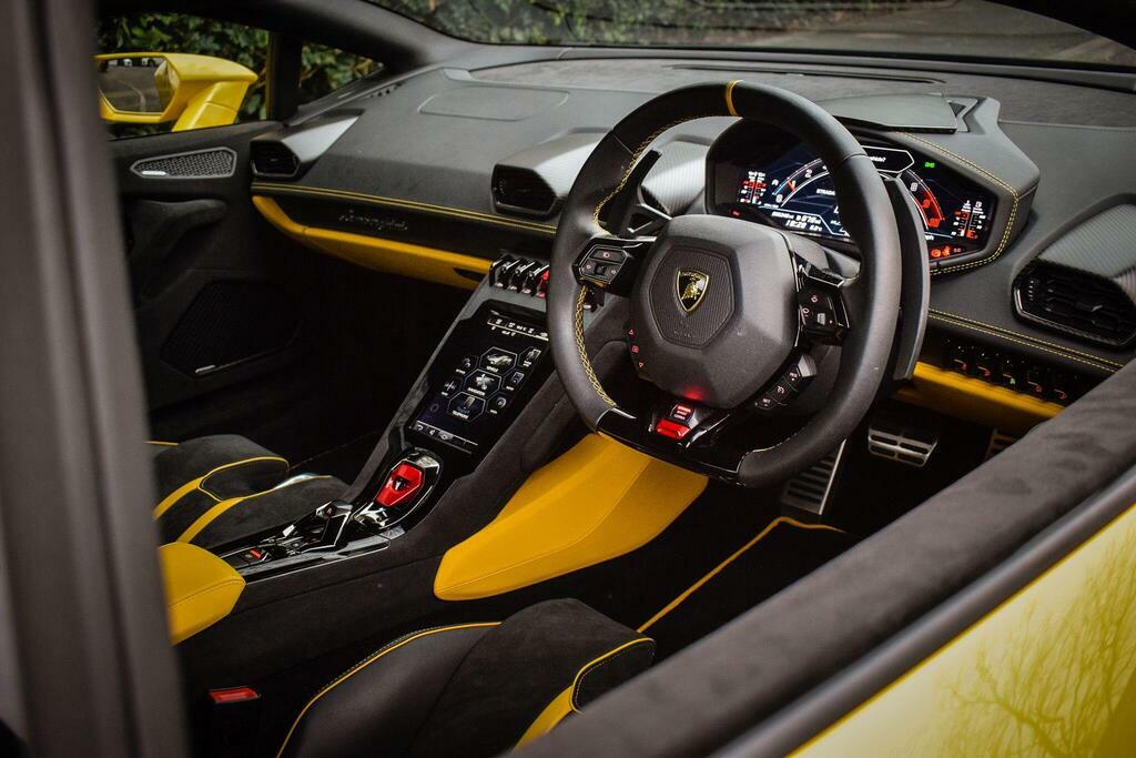 Lamborghini Huracan Sterrato Black #52