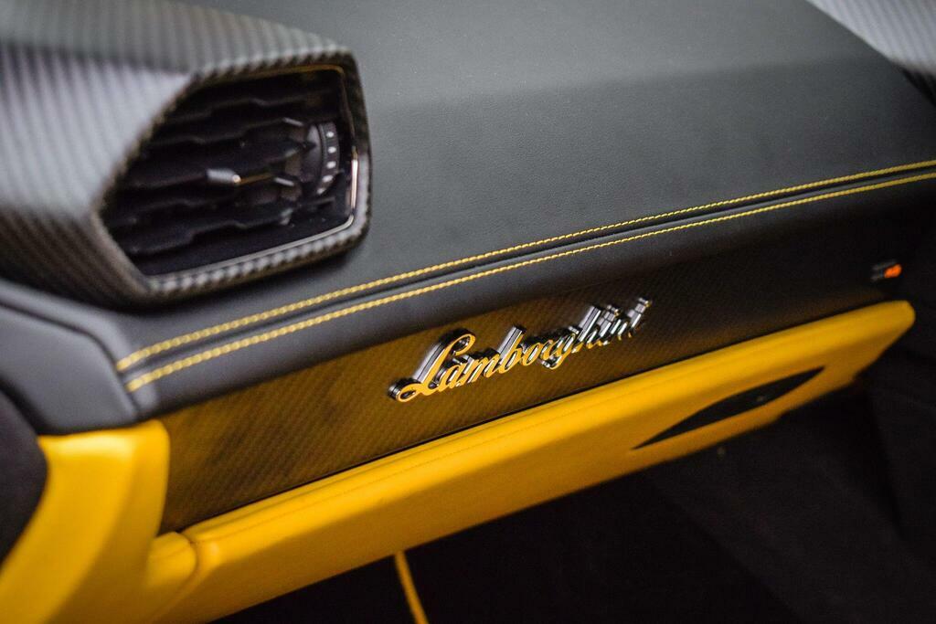Lamborghini Huracan Sterrato Black #31