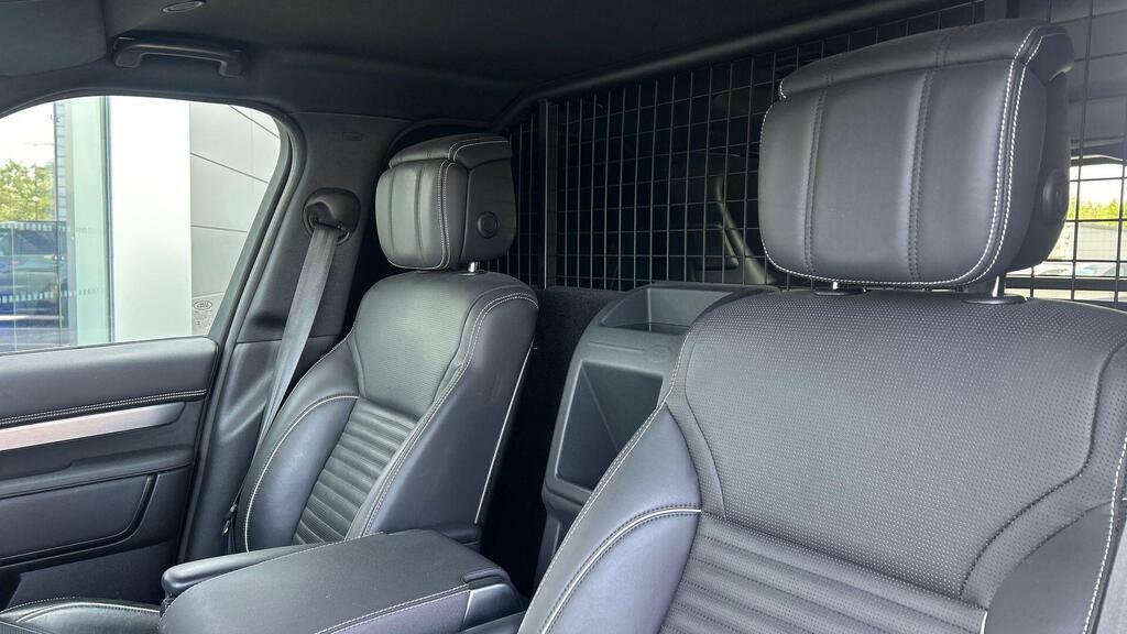 Land Rover Discovery 3 .0 D300 Commercial Dynamic Hse Grey #4