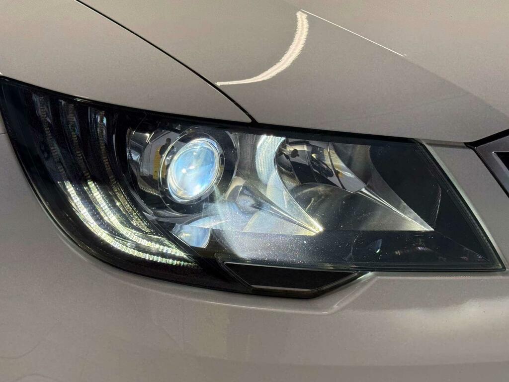 Skoda Superb Elegance White #3