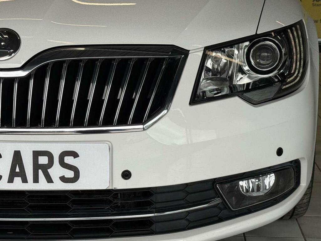 Skoda Superb Elegance White #5