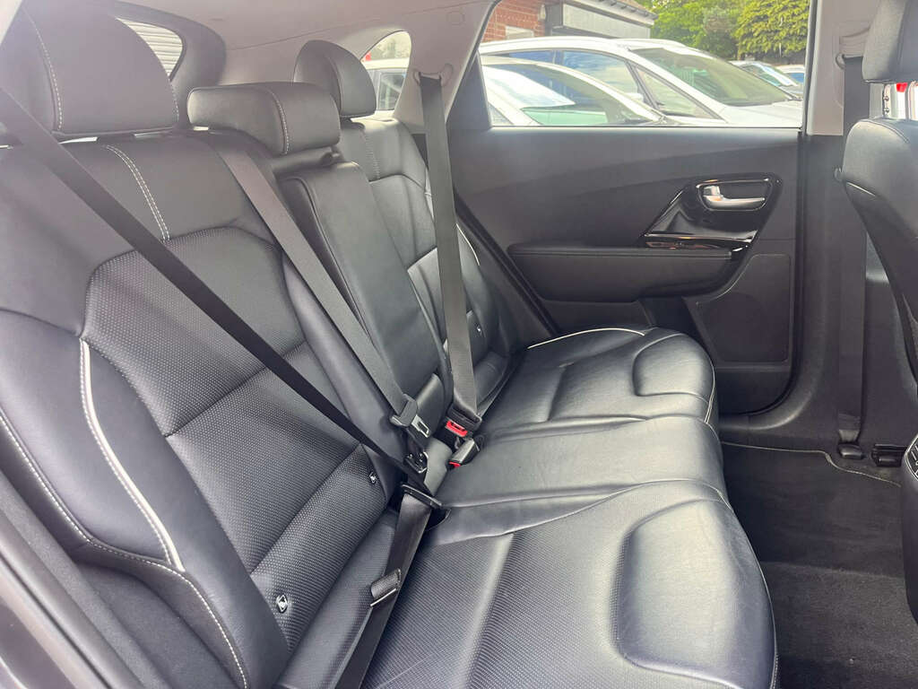 Kia e-Niro 64 Kwh First Edition White #10