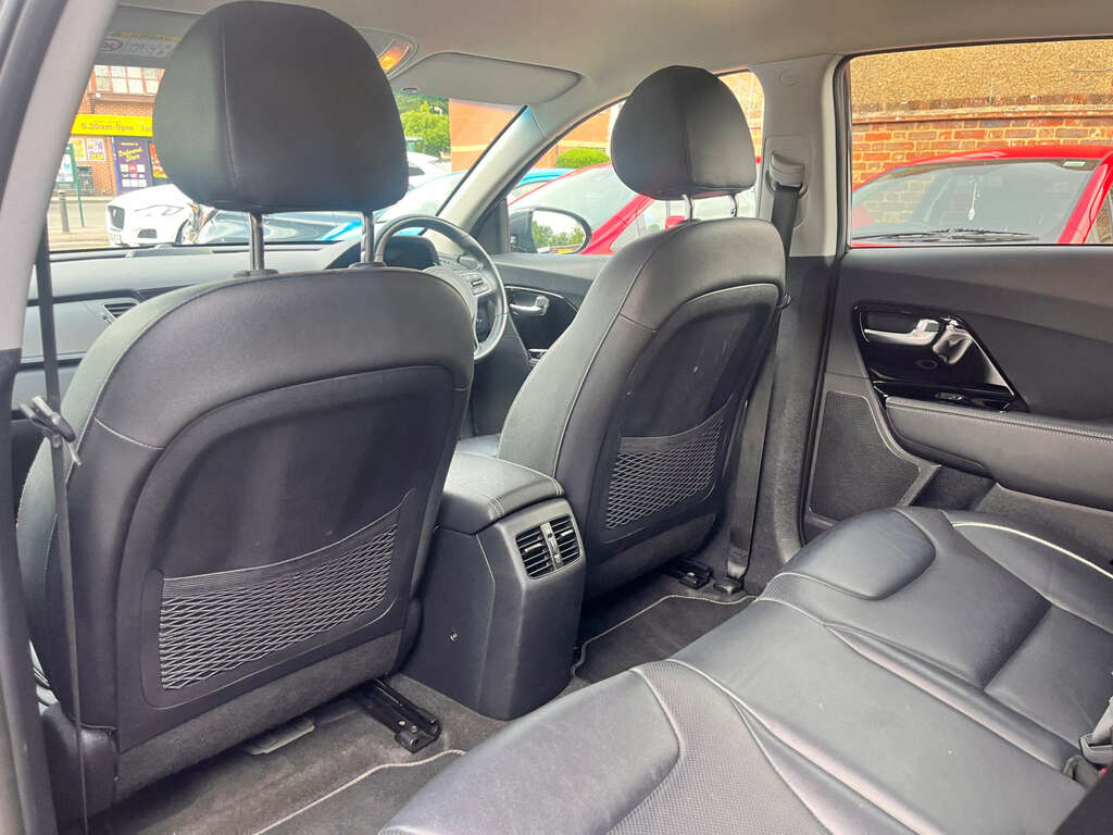 Kia e-Niro 64 Kwh First Edition White #9
