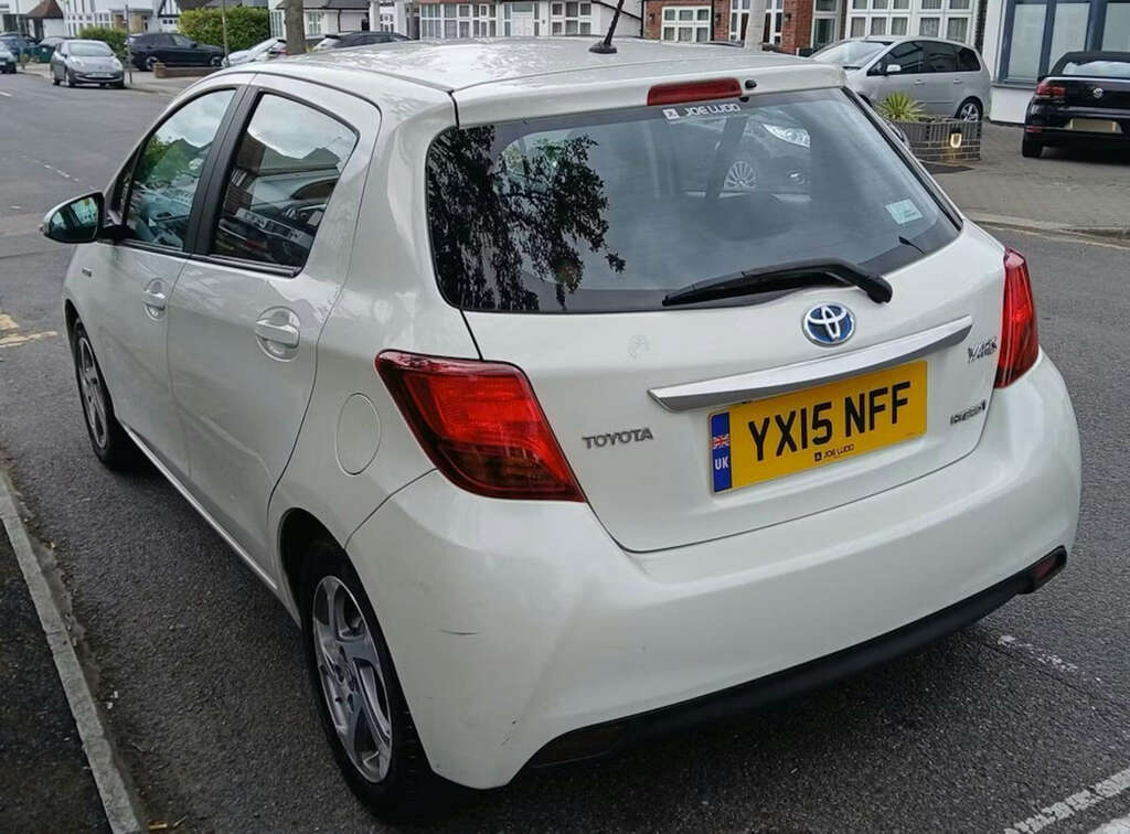 Toyota Yaris 1.5 Yaris Hybrid Icon Cvt White #3