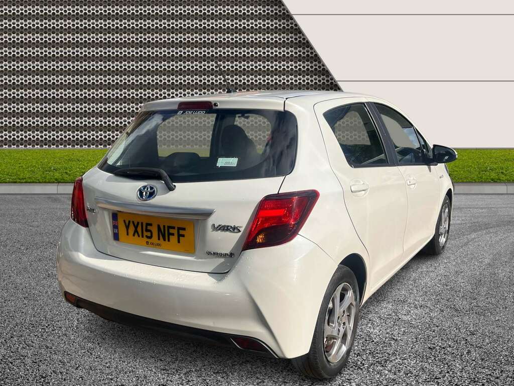 Toyota Yaris 1.5 Yaris Hybrid Icon Cvt YX15NFF White #2