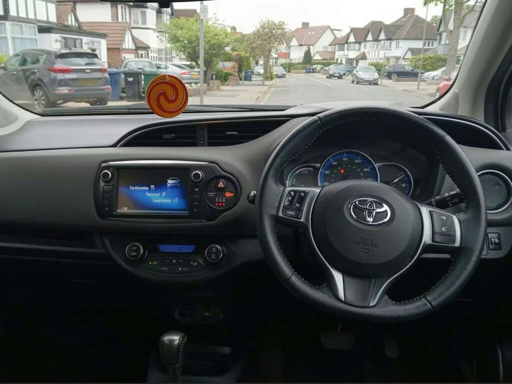 Toyota Yaris 1.5 Yaris Hybrid Icon Cvt White #6