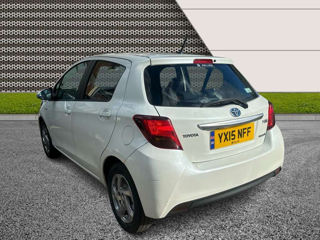 Toyota Yaris 1.5 Yaris Hybrid Icon Cvt YX15NFF White #3