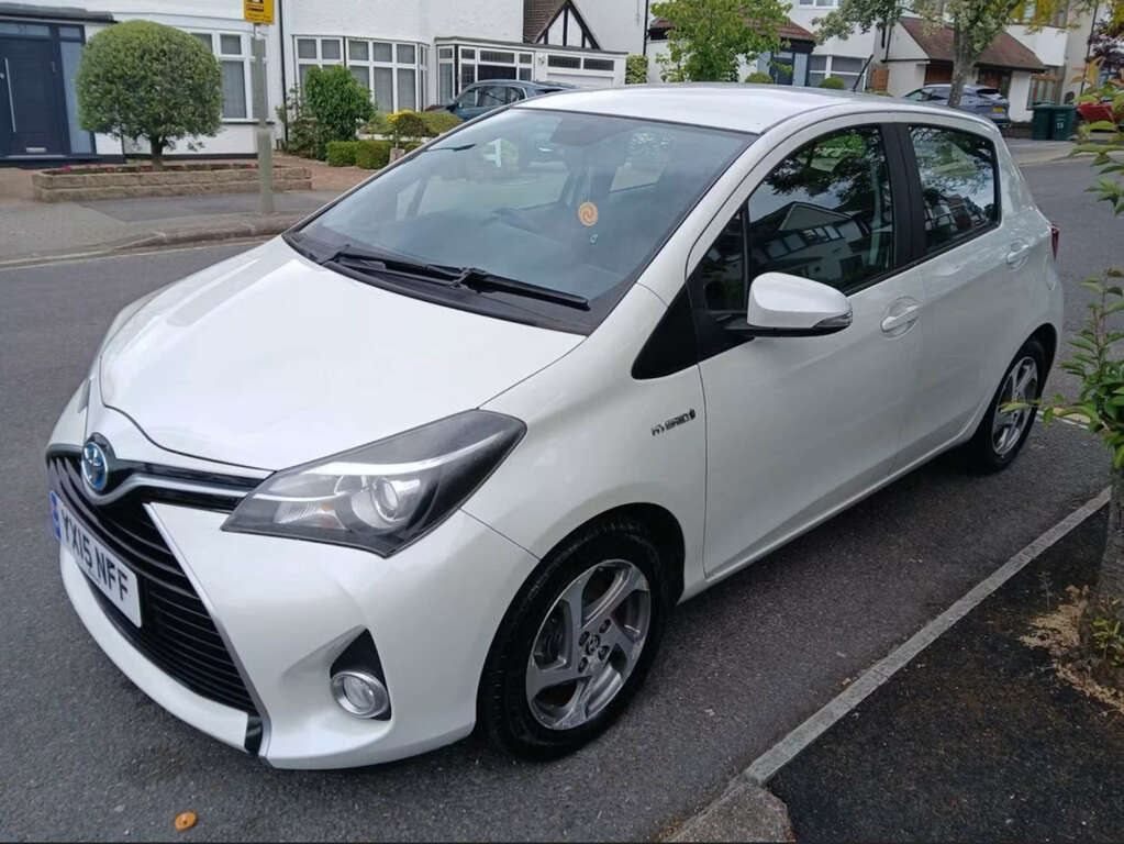 Toyota Yaris 1.5 Yaris Hybrid Icon Cvt White #2