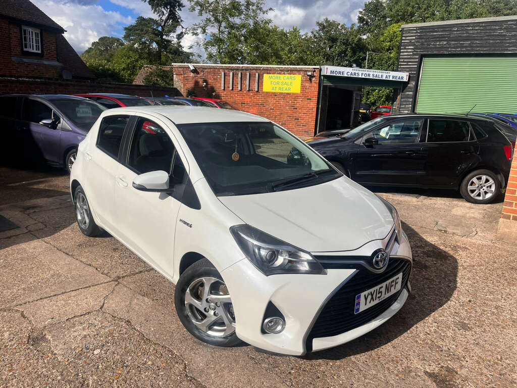 Toyota Yaris 1.5 Yaris Hybrid Icon Cvt YX15NFF White #5