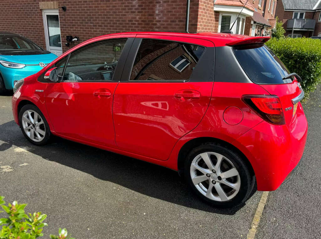Toyota Yaris 1.5 Yaris Sport Hybrid Vvt-i Cvt Red #3