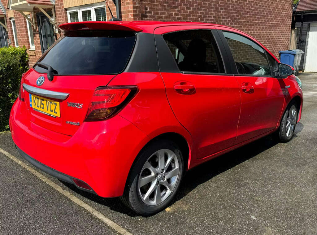 Toyota Yaris 1.5 Yaris Sport Hybrid Vvt-i Cvt Red