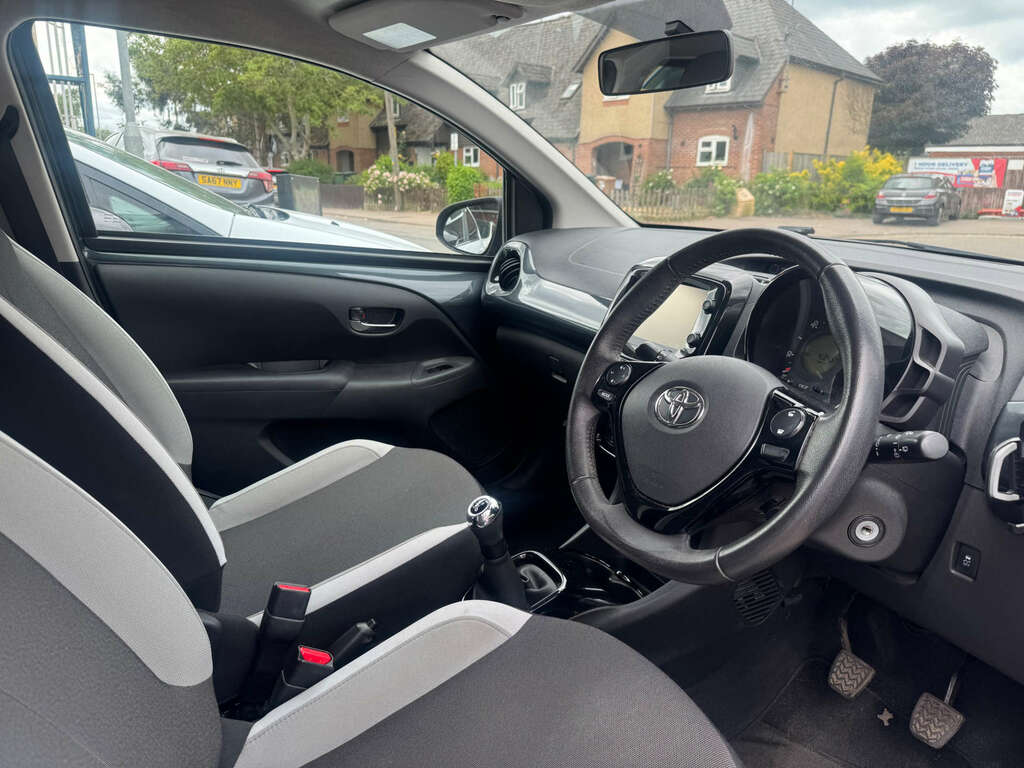 Toyota Aygo X X-press White #14