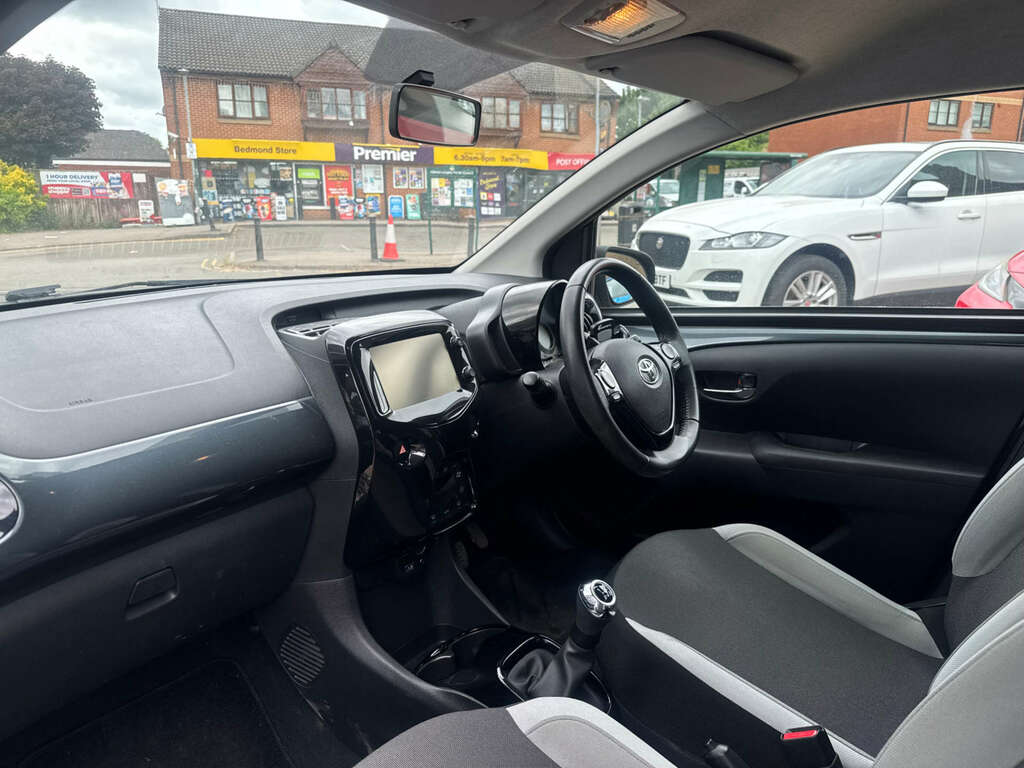 Toyota Aygo X X-press White #25