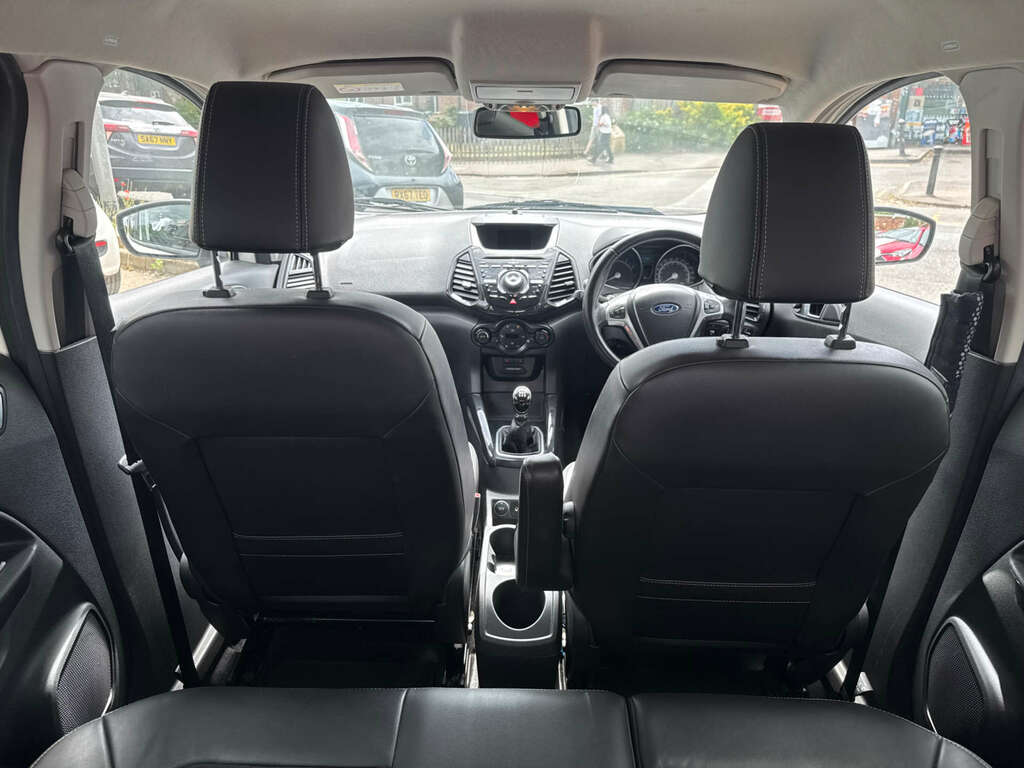 Ford Ecosport Titanium White #23