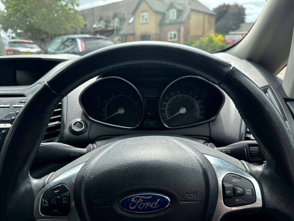 Ford Ecosport Titanium White #27