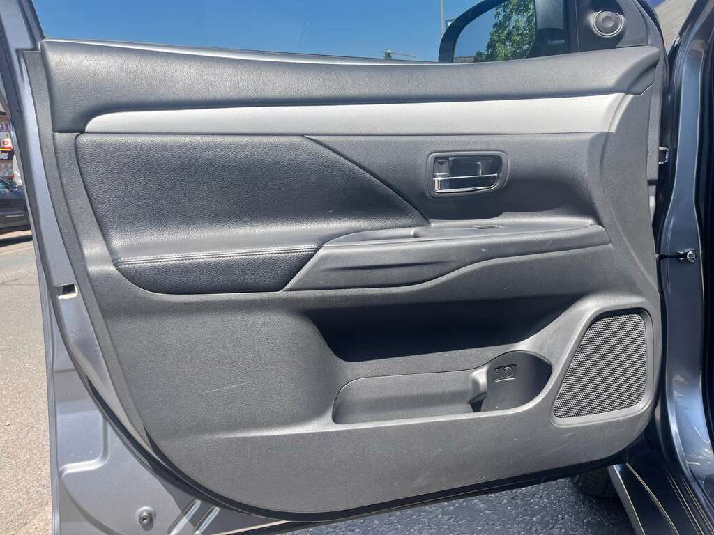 Mitsubishi Outlander  Black #16