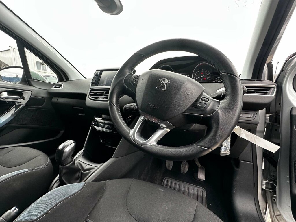 Peugeot 208 Active Blue #12