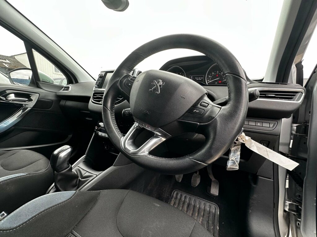 Peugeot 208 Active Blue #13