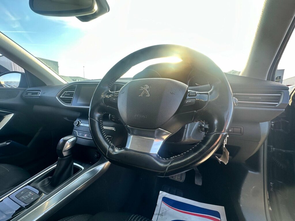 Peugeot 308 1.2 Puretech Allure Red #15