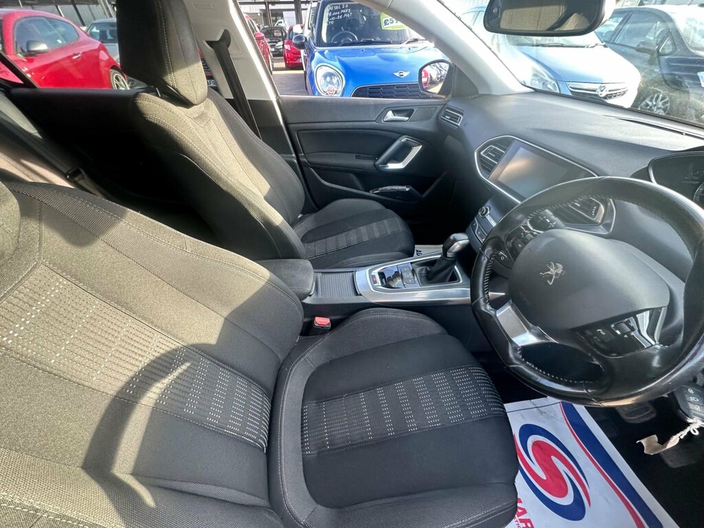 Peugeot 308 1.2 Puretech Allure Red #18