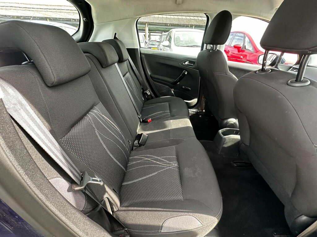 Peugeot 208 1.4 Hdi Active Silver #32