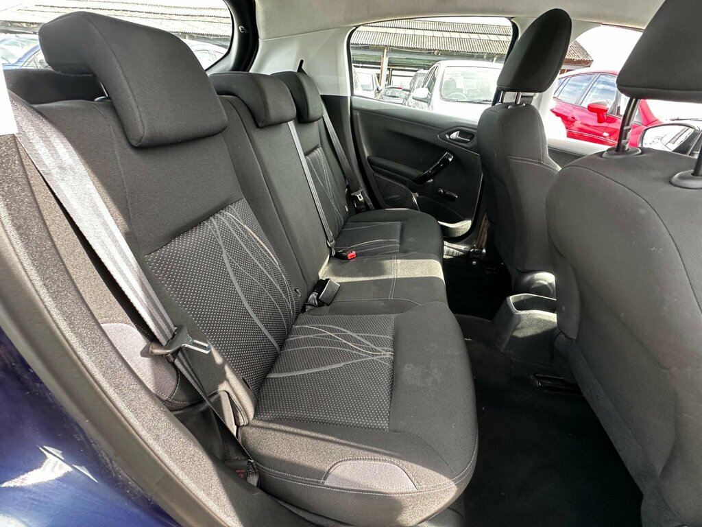 Peugeot 208 1.4 Hdi Active Silver #31