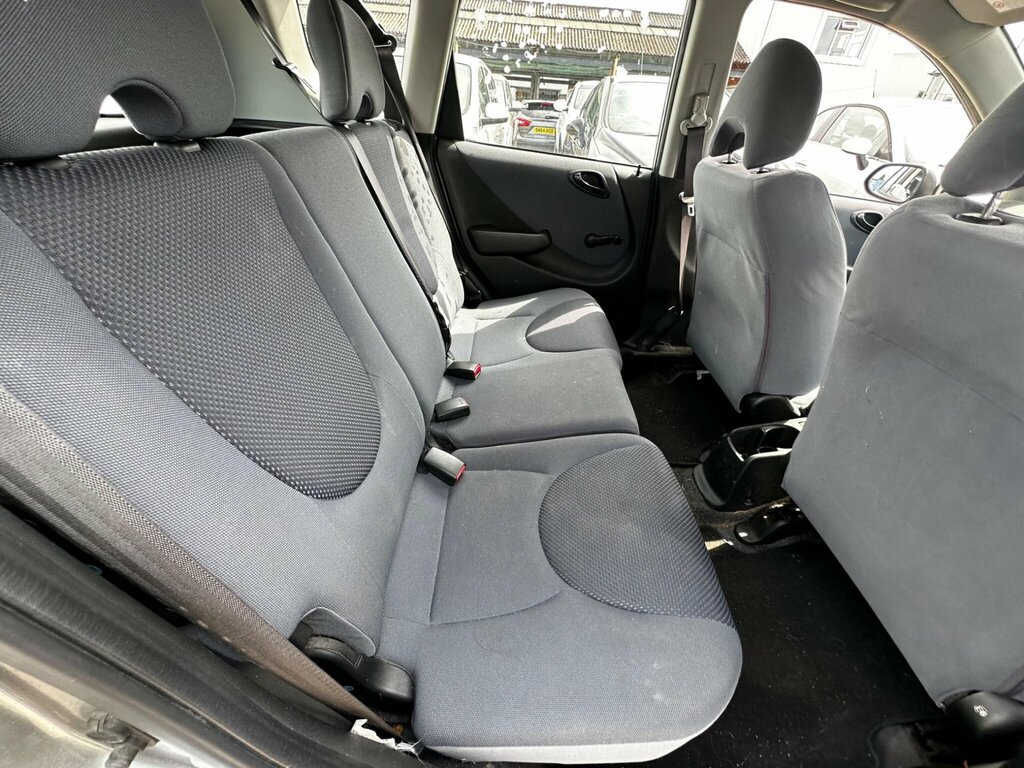 Honda Jazz 1.4 I-dsi Se Cvt-7 Silver #30