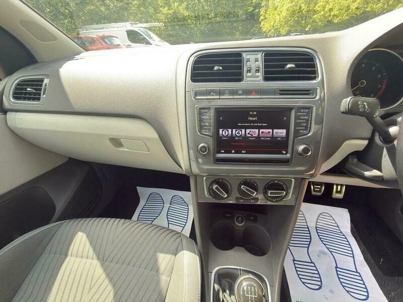 Volkswagen Polo 1.0 Se White #33