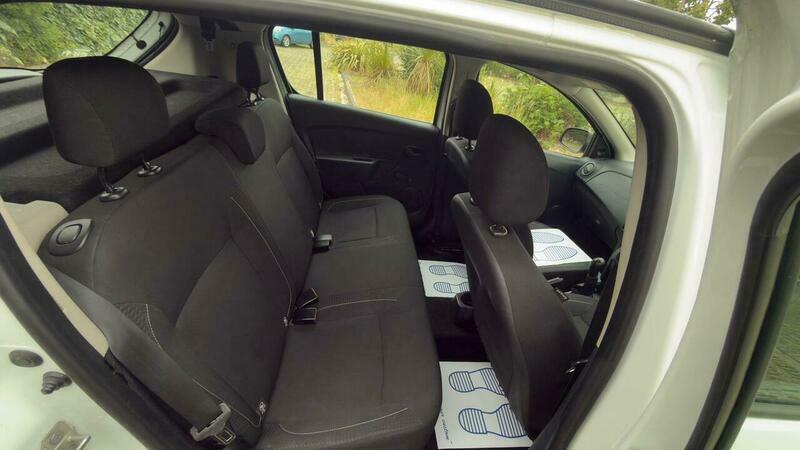 Dacia Sandero 1.2 16V Ambiance Red #28