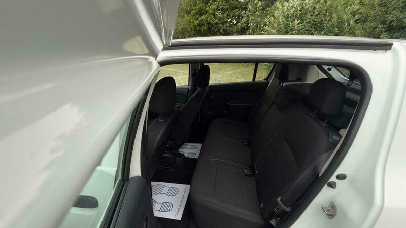 Dacia Sandero 1.2 16V Ambiance Red #29