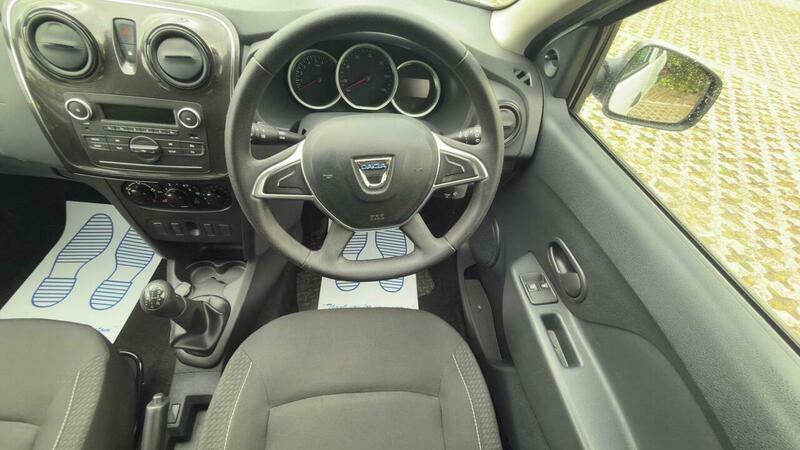 Dacia Sandero 1.2 16V Ambiance Red #37