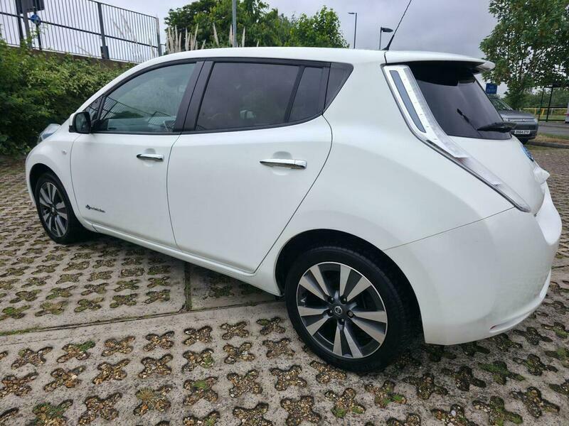 Nissan Leaf Tekna Black #9