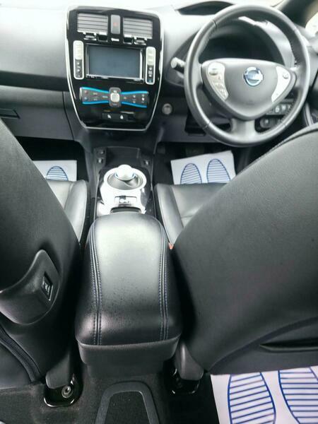 Nissan Leaf Tekna Black #40