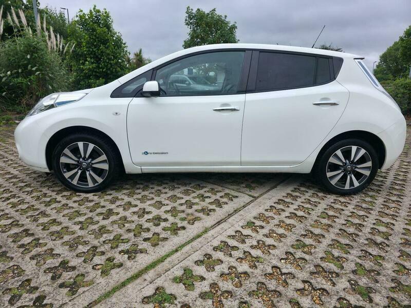 Nissan Leaf Tekna Black #8