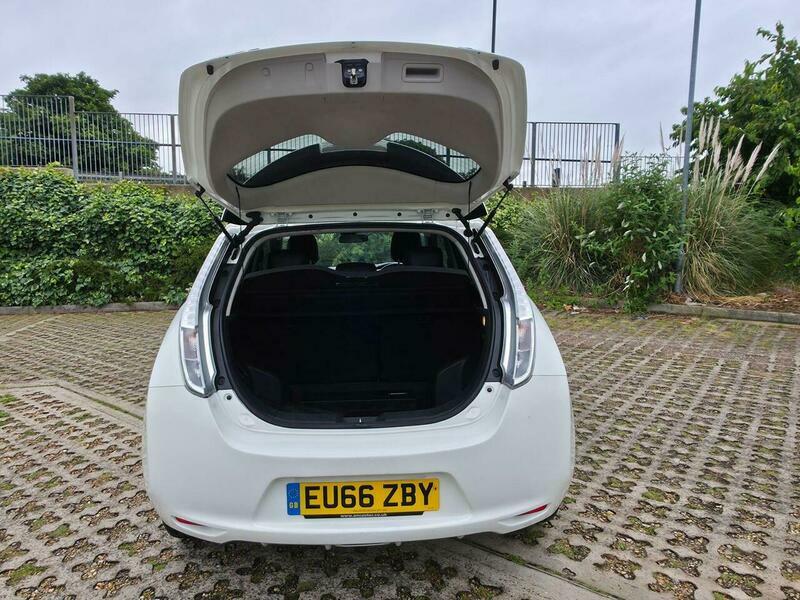 Nissan Leaf Tekna Black #52