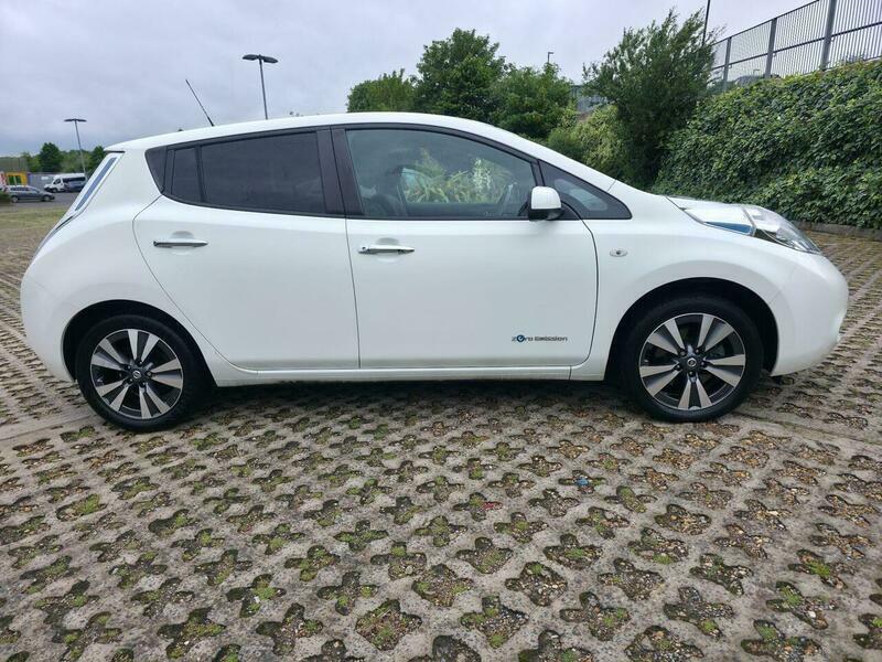 Nissan Leaf Tekna Black #7