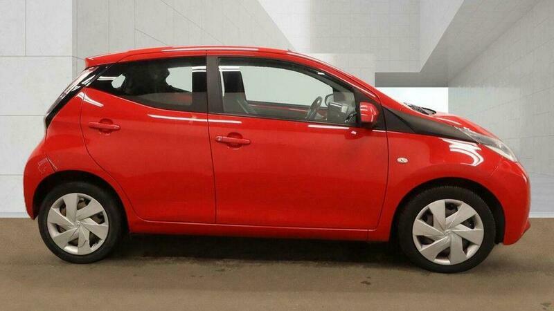 Toyota Aygo 1.0 Vvt-i X-play Euro Red #4