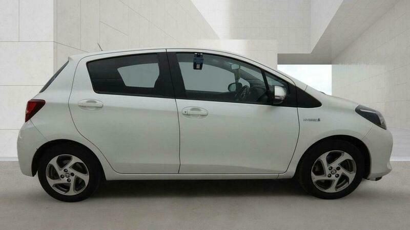 Toyota Yaris Hatchback Red #4