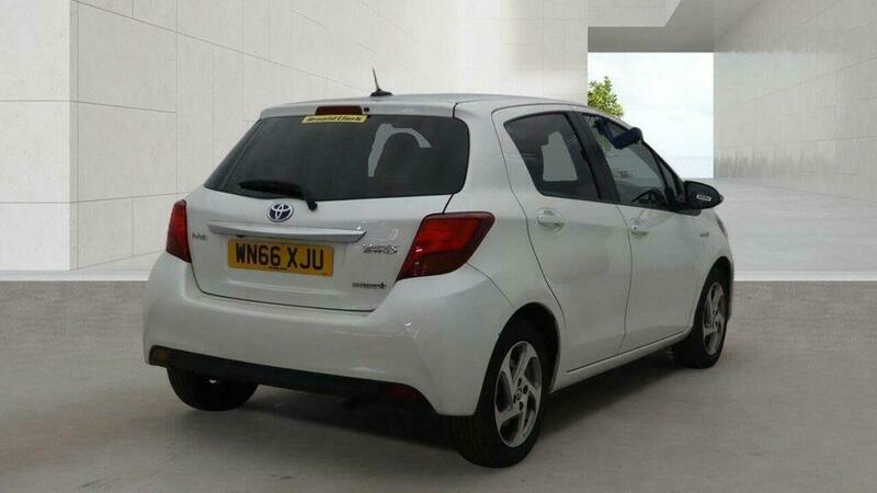 Toyota Yaris Hatchback Red #8