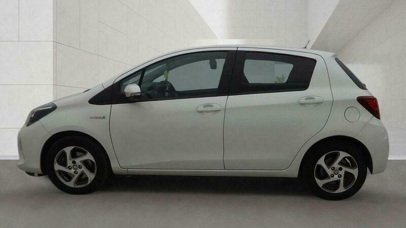 Toyota Yaris Hatchback Red #5