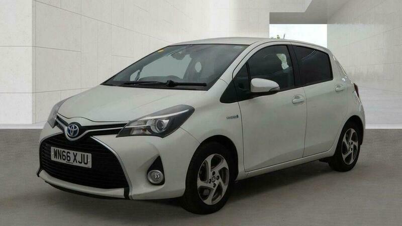 Toyota Yaris Hatchback Red #3