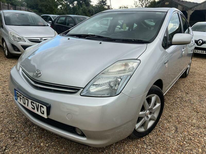 Toyota Prius 1.5 T Spirit Cvt Silver #3