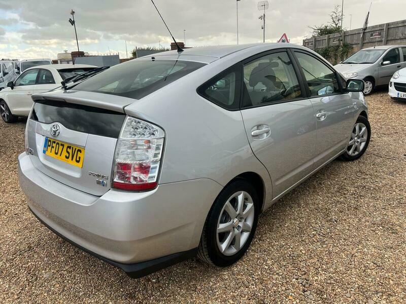 Toyota Prius 1.5 T Spirit Cvt Silver #4